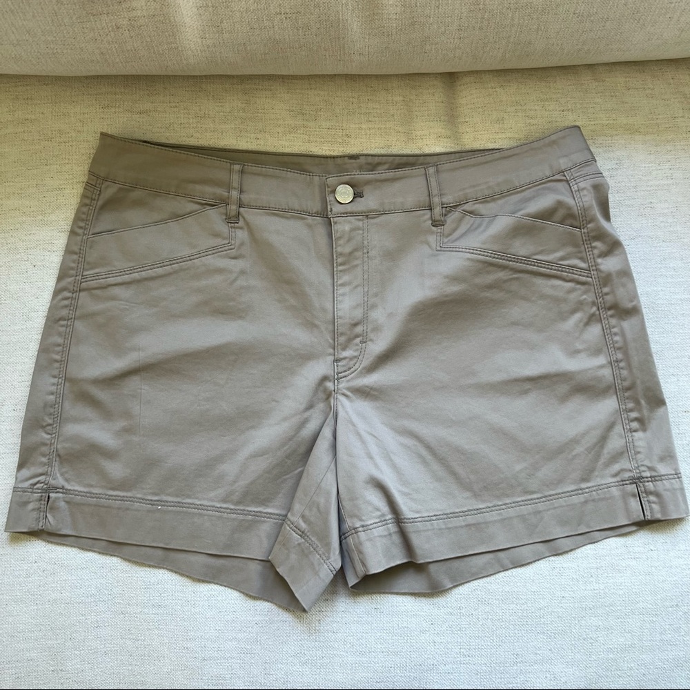 White House Black Market-Tan shorts